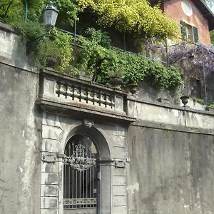 https://villa-albertina.it-lombardy.com